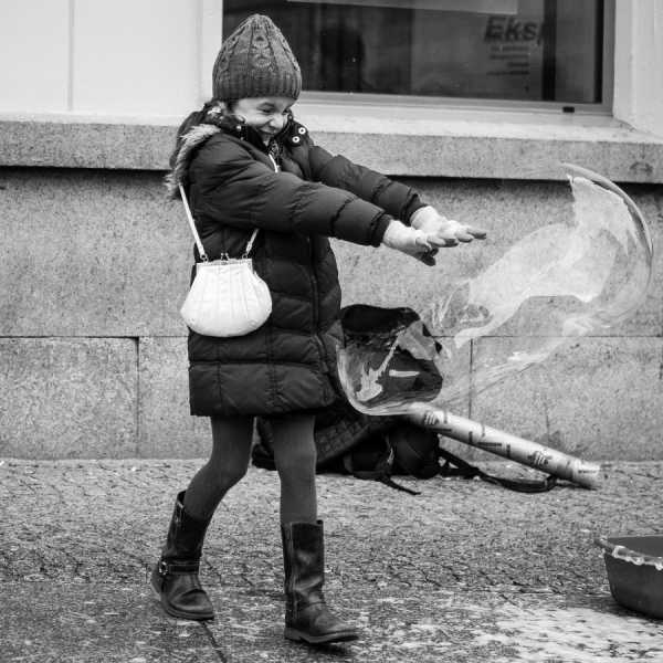 Фото черно белое фото с красными